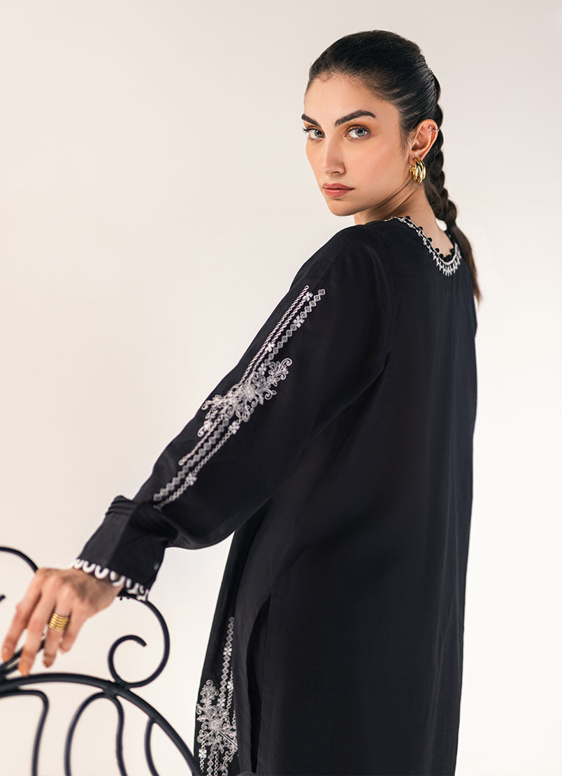 black-embroidered-kurta