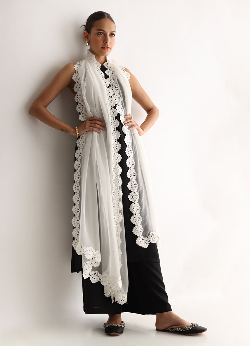 applique-lace-dupatta