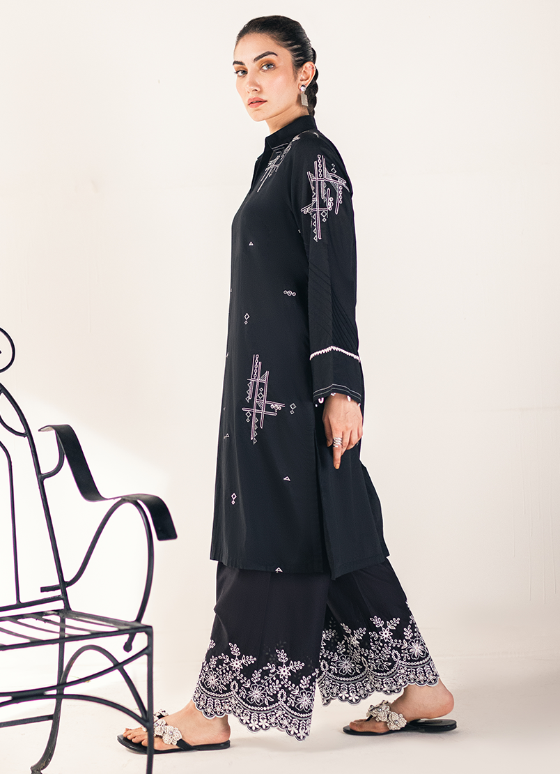 Black Embroidered Kurta